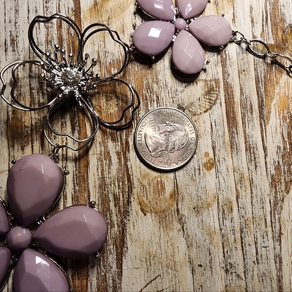 Purple / Lilac Color Flower Statment Necklace (22 inches) - Picture 7 of 10